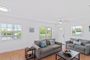 Living area - Spacious 4-bedroom house with AC, WiFi in wonderful Key Largo (Key Largo)