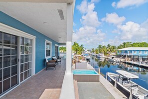 Terrace/patio - Spacious 4-bedroom house with AC, WiFi in wonderful Key Largo (Key Largo)