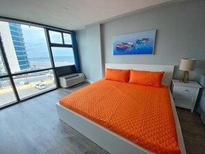 Rom – panorama, 1 kingsize-seng med sovesofa, kjøkken, havutsikt | Strykejern/-brett og wi-fi (inkludert)