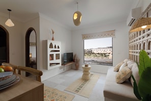 Smart TV - "Fancy Pyramids' view: Giza's Gem" 4 bedrooms, AC 
 (Giza)