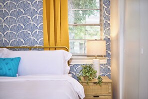 2 bedrooms, iron/ironing board, WiFi