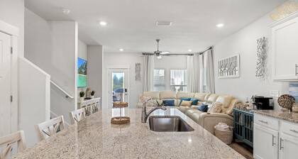 Blue Angel Beach House-2 king suites+Fire pit+air hockey🌴