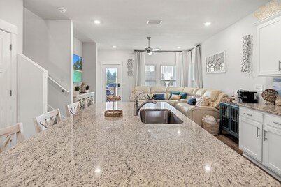 Blue Angel Beach House-2 king suites+Fire pit+air hockey🌴