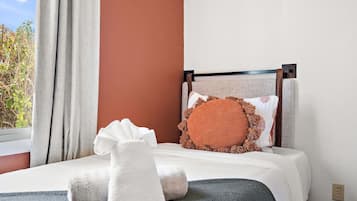 3 bedrooms, iron/ironing board, free WiFi, bed sheets