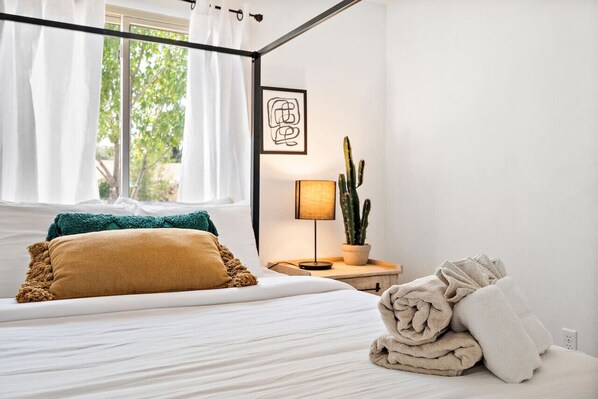 3 bedrooms, iron/ironing board, free WiFi, bed sheets