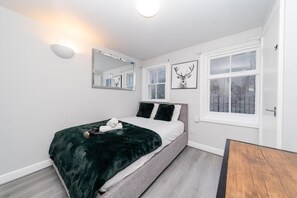 1 dormitorio, tabla de planchar con plancha, wifi gratis y ropa de cama