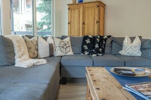 Smart-tv och eldstad