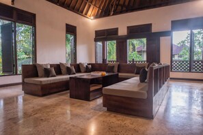 Deluxe Loft, 1 Bedroom, Kitchen, Garden View | Living area | Flat-screen TV