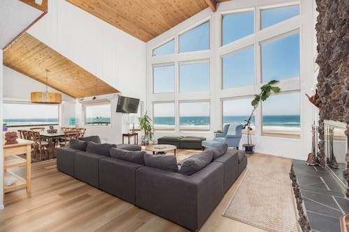 Kraken's Candle Beachfront Home