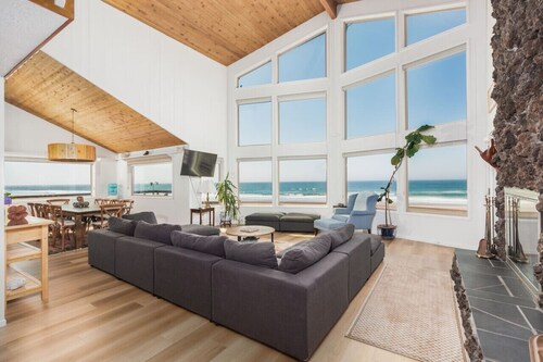 Kraken's Candle Beachfront Home