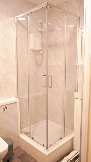 Luxury Apartment, Garden View | Bathroom