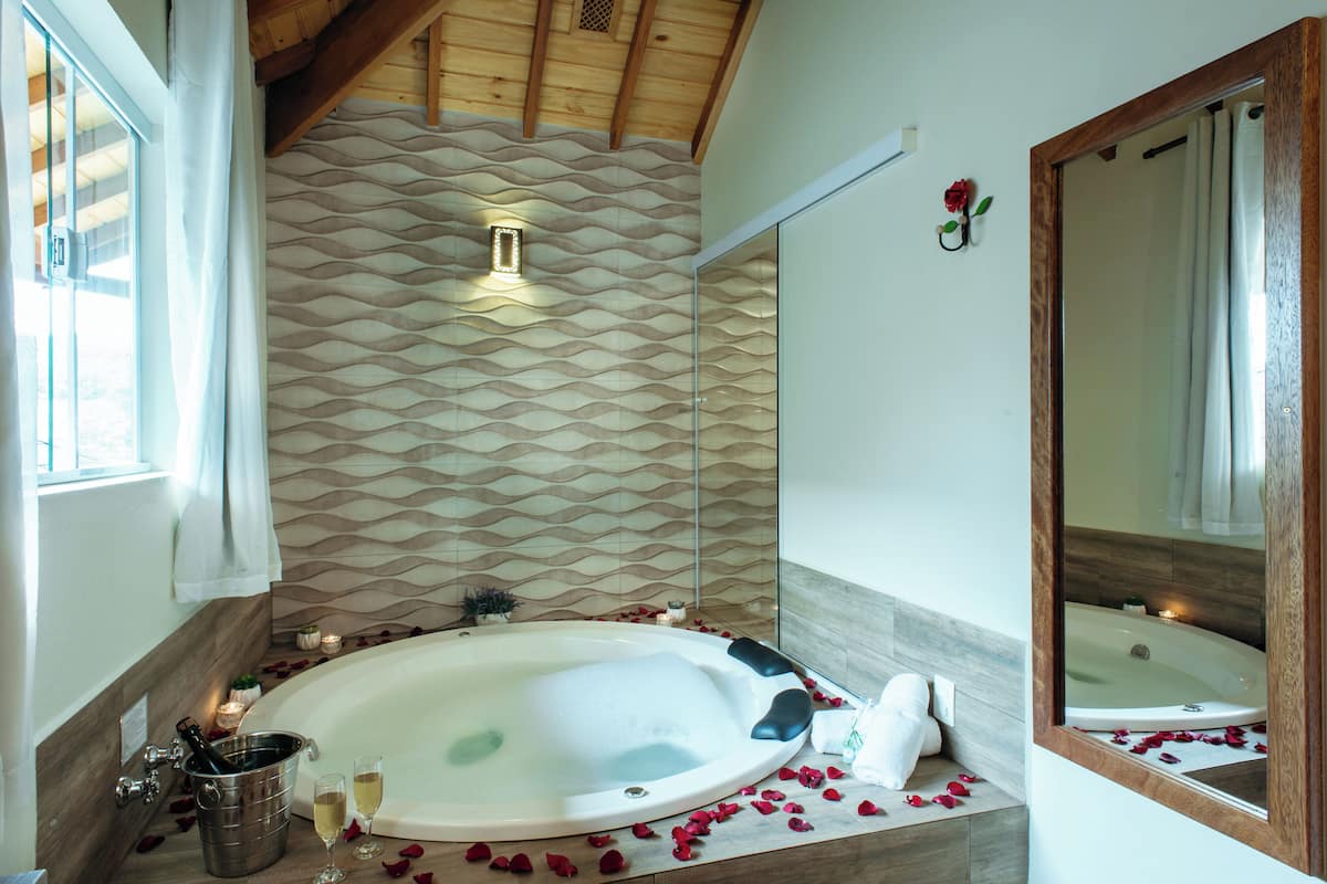 Chambre Double Deluxe | Bain à remous privé