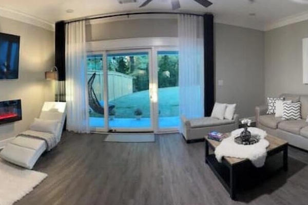 Televisión y chimenea