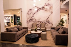 Coin salon dans le hall