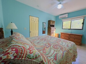 1 bedroom, travel cot, WiFi, bed sheets - Casa Baja Sunset, Large Gated Parking, Cozy Casa near Pickleball (Los Barriles)
