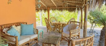 Casa Baja Sunset, Large Gated Parking, Cozy Casa near Pickleball