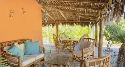 Casa Baja Sunset, Large Gated Parking, Cozy Casa near Pickleball