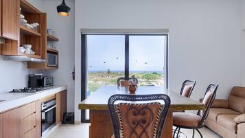 Fridge, dishwasher, coffee/tea maker, toaster