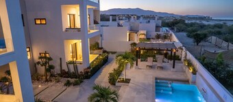 Pool Condo, just a few steps from the beach -south