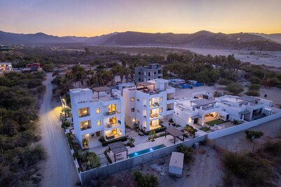 Pool Condo, just a few steps from the beach -south