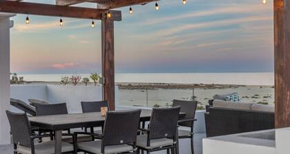 Spectacular penthouse with pool close to the beach