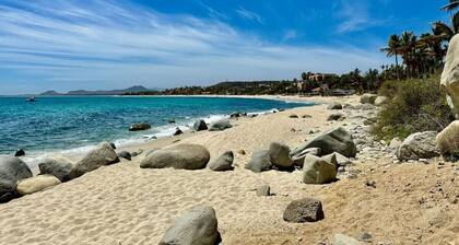 Oceanfront Condo, Patio and shared Pool Casita Mar y Sol