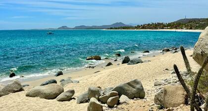 Oceanfront Condo, Patio and shared Pool Casita Mar y Sol