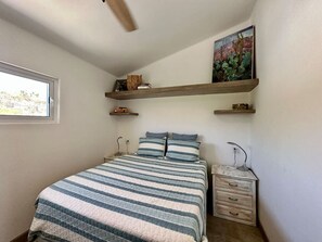 1 bedroom, desk, travel cot, WiFi - Oceanfront Condo Patio and shared Pool Casita Mar y Sol (Buena Vista)
