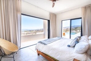 4 Schlafzimmer, Schreibtisch, Bügeleisen/Bügelbrett, Reisekinderbett