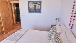 2 camere, culla da viaggio, Wi-Fi gratuito, lenzuola