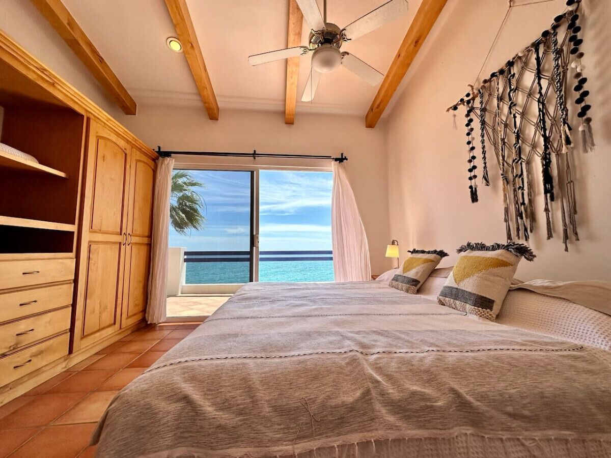 2 bedrooms, travel crib, free WiFi, bed sheets