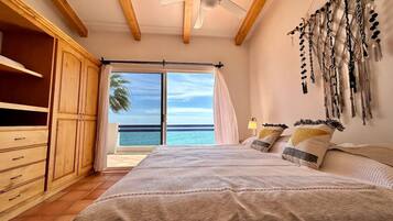 2 bedrooms, travel crib, free WiFi, bed sheets