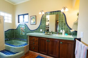 Séchoir à cheveux, serviettes fournies