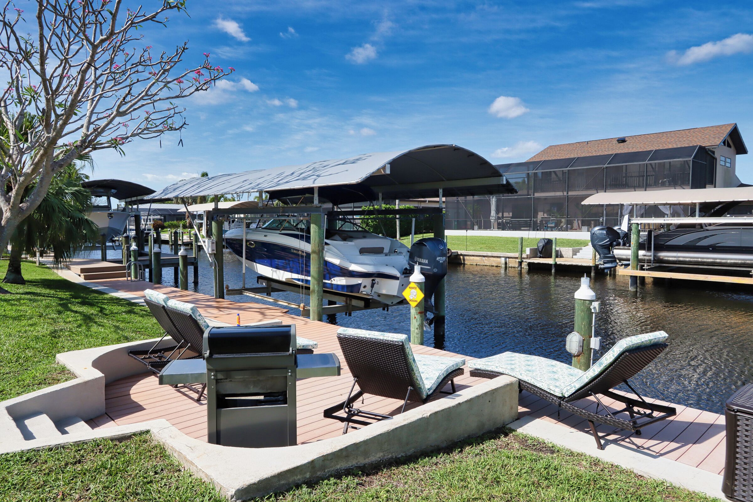 Gorgeous Canal-Front Home with Easy Access to the Gulf of Mexico - Sunshine & Seashells