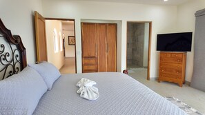 3 bedrooms, travel cot, WiFi, bed sheets
