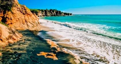 Family Fun/5 Min Airport & Beach/Jacuzzi, BBQ/Kids Pool,Ping Pong /Solar Panels