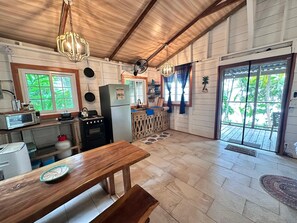 Refrigerador, horno, placa de cocina, cafetera/tetera