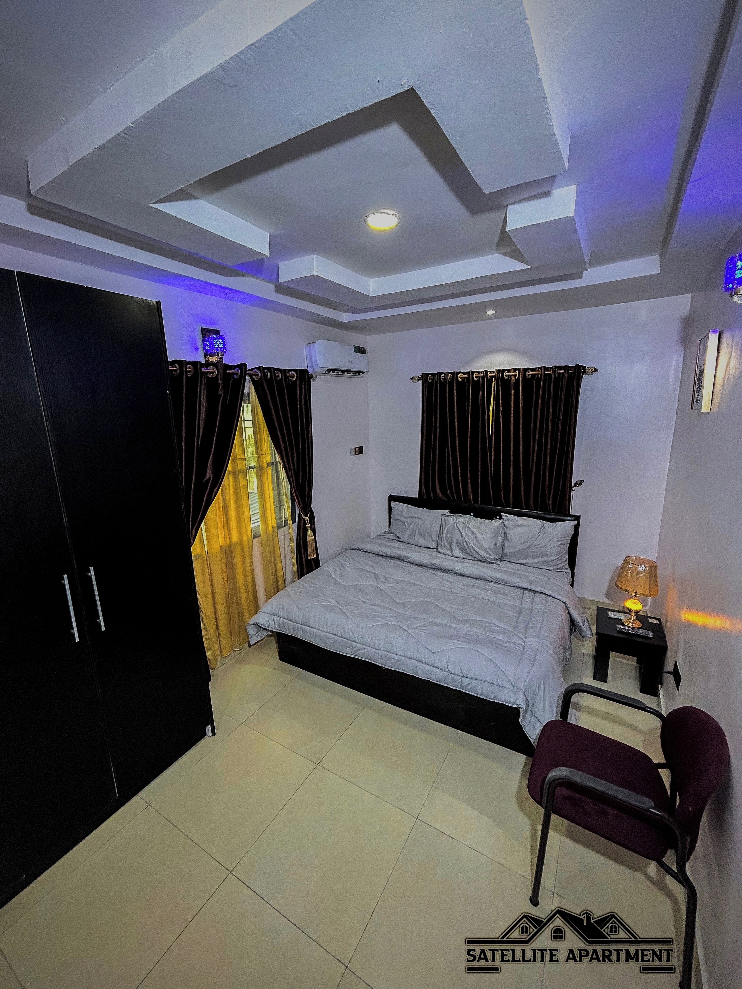 1 dormitorio, tabla de planchar con plancha, wifi y ropa de cama