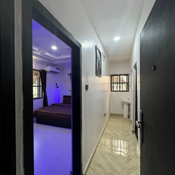 Unclassified image, 1 of 6, button