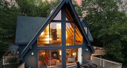 Cozy Chalet in Charming Front Royal with Stunning Views and Refinished Basement!