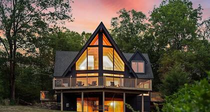 Cozy Chalet in Charming Front Royal with Stunning Views and Refinished Basement!