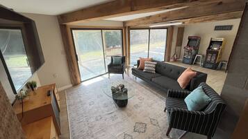 Smart TV, fireplace, video games, table tennis