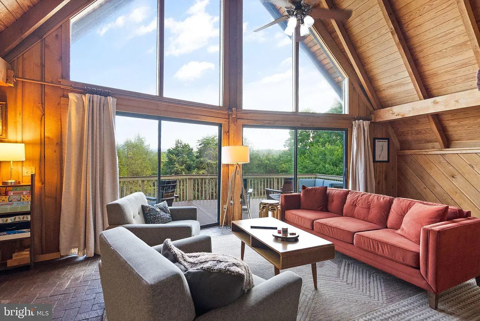 Smart TV, fireplace, video games, table tennis