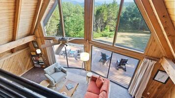 Smart TV, fireplace, video games, table tennis