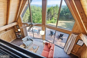 Smart-TV, Kamin, Videospiele, Tischtennisplatte