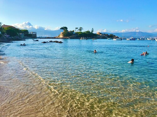 Paradisiaque à 50 m de la plage sur la presqu’île Isolella.