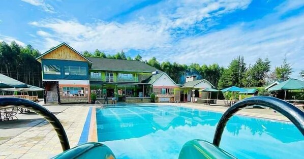 Exterior - Dive In M's Hotel (Ndunyu Njeru)