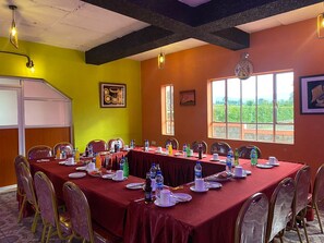 Restaurant - Dive In M's Hotel (Ndunyu Njeru)