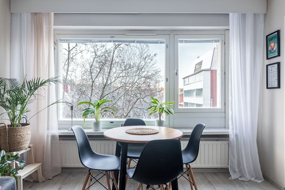 Bright & Cozy, Renovated Studio in the Center