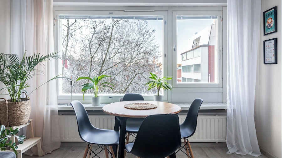 Bright & Cozy, Renovated Studio in the Center